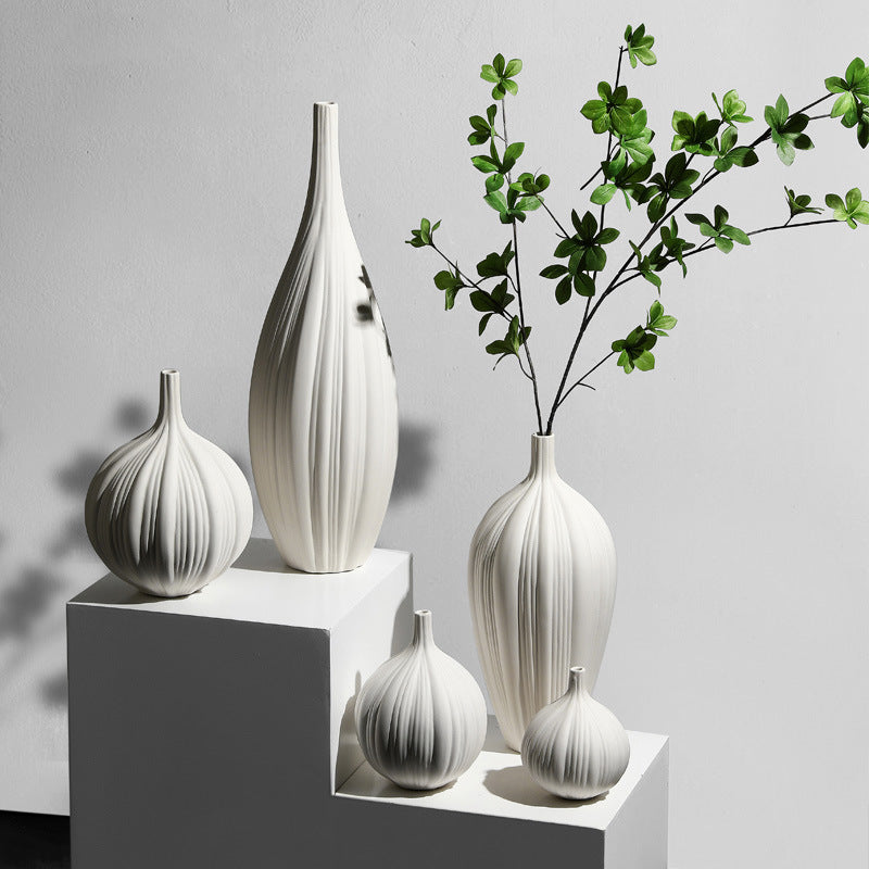 Moderne Designer Vasen in verschiedenen Designs und Materialien